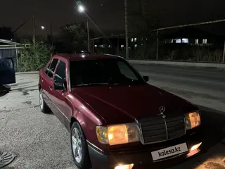 Mercedes-Benz E 230
