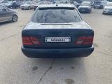 Mercedes-Benz E 240 1998 года за 2 050 000 тг. в Актобе – фото 4