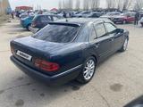 Mercedes-Benz E 240 1998 года за 2 050 000 тг. в Актобе – фото 3