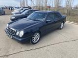 Mercedes-Benz E 240 1998 года за 2 050 000 тг. в Актобе – фото 2