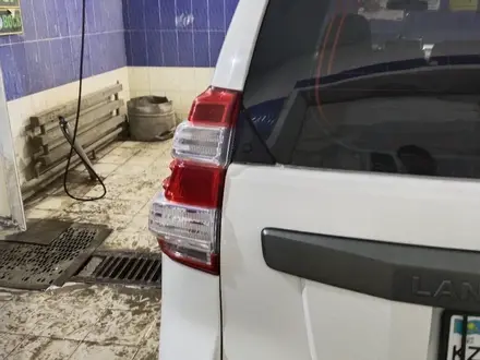 Toyota Land Cruiser Prado 2015 года за 16 000 000 тг. в Актобе – фото 15