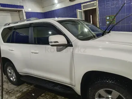Toyota Land Cruiser Prado 2015 года за 16 000 000 тг. в Актобе – фото 16