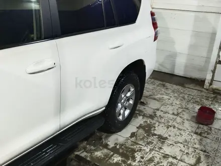 Toyota Land Cruiser Prado 2015 года за 16 000 000 тг. в Актобе – фото 20