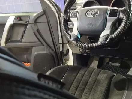 Toyota Land Cruiser Prado 2015 года за 16 000 000 тг. в Актобе – фото 23