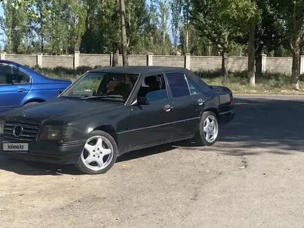 Mercedes-Benz E 230 1990 года за 1 300 000 тг. в Чунджа – фото 2