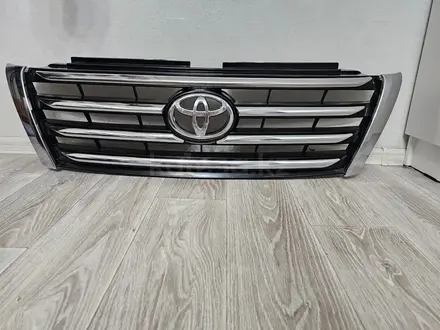 Решетка радиатора на Toyota Prado 150 за 20 000 тг. в Алматы
