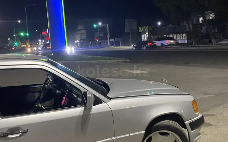 Mercedes-Benz E 220 1992 года за 2 100 000 тг. в Талдыкорган