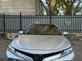 Toyota Camry 2020 года за 13 700 000 тг. в Астана – фото 2