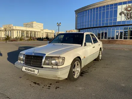 Mercedes-Benz E 200 1992 года за 1 560 000 тг. в Талдыкорган – фото 3