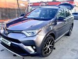 Toyota RAV4 2016 года за 11 500 000 тг. в Атырау – фото 2