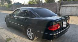 Mercedes-Benz E 230 1997 года за 1 950 000 тг. в Талдыкорган – фото 4