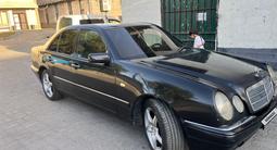 Mercedes-Benz E 230 1997 года за 1 950 000 тг. в Талдыкорган – фото 2