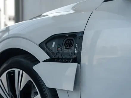 Audi Q8 e-tron 55 S line 2023 года за 36 500 000 тг. в Алматы – фото 12