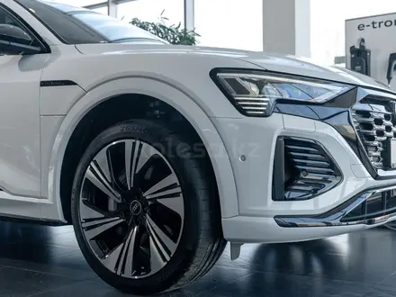 Audi Q8 e-tron 55 S line 2023 года за 36 500 000 тг. в Алматы – фото 16