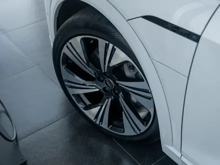Audi Q8 e-tron 55 S line 2023 года за 36 500 000 тг. в Алматы – фото 6
