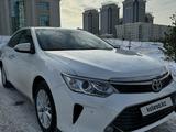 Toyota Camry 2015 года за 11 880 000 тг. в Астана – фото 2