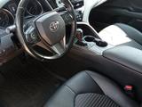 Toyota Camry 2021 годаүшін13 300 000 тг. в Алматы – фото 4