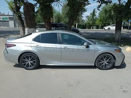 Toyota Camry 2021 года за 13 300 000 тг. в Алматы – фото 6