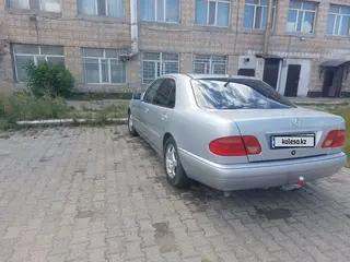 Mercedes-Benz E 230