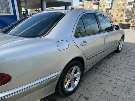 Mercedes-Benz E 240 2000 года за 3 999 999 тг. в Караганда – фото 7