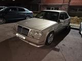 Mercedes-Benz E 200 1994 года за 1 500 000 тг. в Астана – фото 2