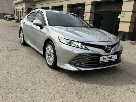 Toyota Camry 2019 года за 14 700 000 тг. в Алматы – фото 2
