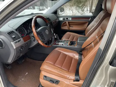 Volkswagen Touareg 2006 года за 5 000 000 тг. в Усть-Каменогорск – фото 7