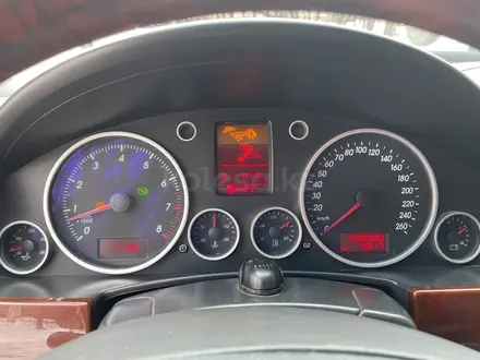 Volkswagen Touareg 2006 года за 5 000 000 тг. в Усть-Каменогорск – фото 9