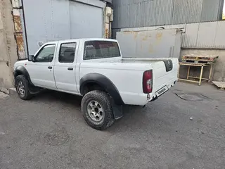 Nissan Navara, 2010