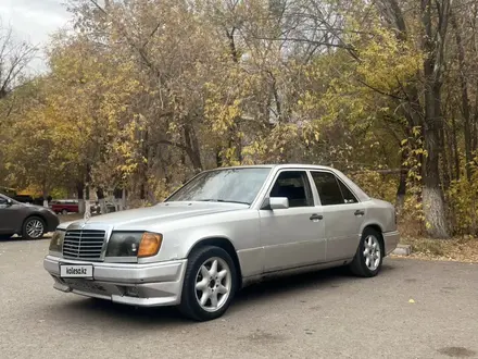 Mercedes-Benz E 200 1992 года за 2 100 000 тг. в Караганда