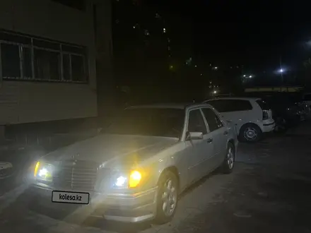 Mercedes-Benz E 200 1992 года за 2 100 000 тг. в Караганда – фото 8