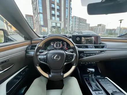 Lexus ES 250 2018 года за 18 000 000 тг. в Астана – фото 6