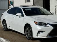 Lexus ES 300h 2014 годаfor9 000 000 тг. в Атырау