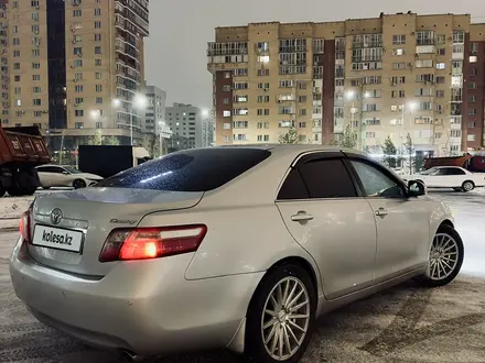 Toyota Camry 2010 года за 7 200 000 тг. в Астана – фото 2