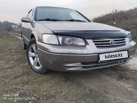 Toyota Camry 1998 года за 3 000 000 тг. в Алматы – фото 2