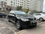 Volkswagen Touareg 2008 годаүшін8 500 000 тг. в Астана