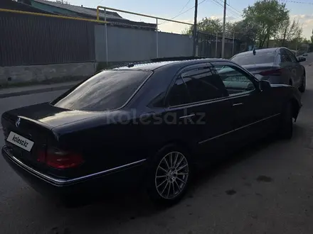 Mercedes-Benz E 320 2000 года за 4 250 000 тг. в Алматы – фото 3