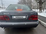 Mercedes-Benz E 290 1999 года за 780 000 тг. в Шымкент – фото 2