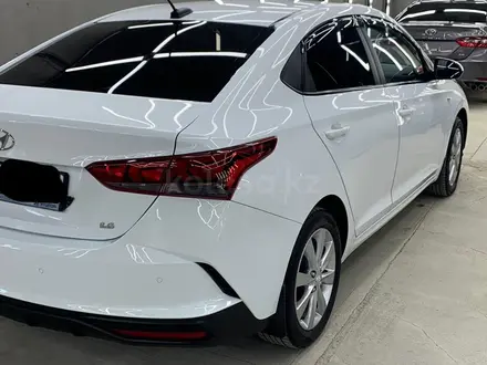 Hyundai Accent 2019 года за 7 350 000 тг. в Жанаозен – фото 3