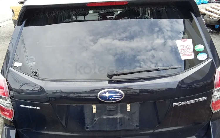 Дверь багажника Subaru Forester SJ5 за 180 000 тг. в Усть-Каменогорск