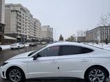 Hyundai Sonata 2022 года за 15 000 000 тг. в Астана – фото 2