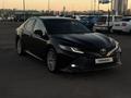Toyota Camry 2018 года за 10 600 000 тг. в Караганда – фото 2
