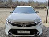 Toyota Camry 2017 года за 15 500 000 тг. в Тараз – фото 2