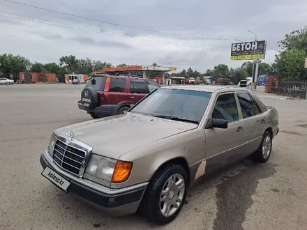 Mercedes-Benz E 230 1992 года за 2 500 000 тг. в Есик – фото 2