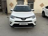 Toyota RAV4 2016 года за 13 000 000 тг. в Актау