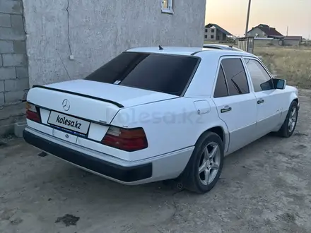 Mercedes-Benz E 200 1991 года за 1 600 000 тг. в Алматы – фото 3