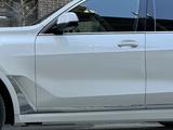 BMW X7 2021 года за 50 000 000 тг. в Актобе – фото 2