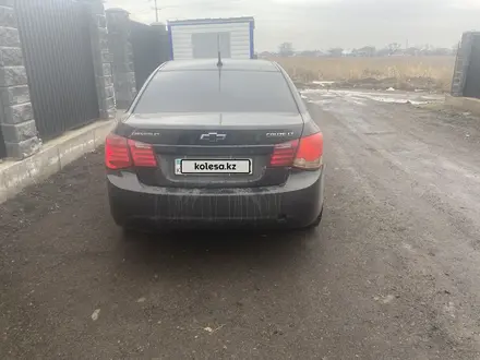Chevrolet Cruze 2011 года за 3 300 000 тг. в Алматы – фото 2