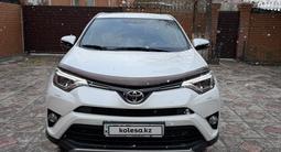 Toyota RAV4 2019 года за 14 000 000 тг. в Атырау