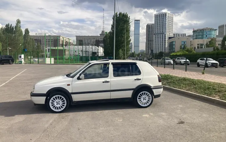 Volkswagen Golf 1993 годаүшін2 300 000 тг. в Астана